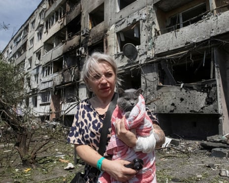 A woman with her cat in Pavlohrad after a Russian attack.