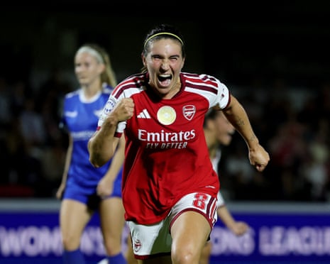 Mariona Caldentey celebrates scoring a penalty for Arsenal