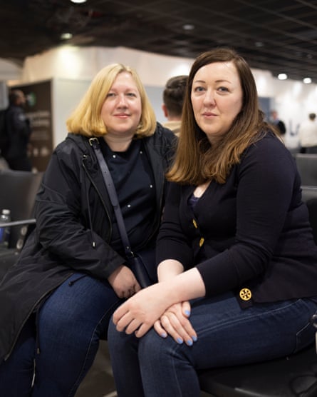 Saudari Laura dan Ruth Stephenson