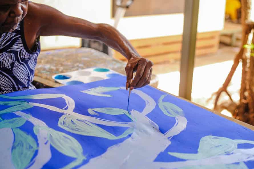 TravelGuides - ‘It keeps me alive’: the politically potent bark paintings of Dhambit Munuŋgurr | Indigenous art 3 Dhambit Mununggurr painting at the Buku-Larrŋgay Mulka Centre in Yirrkala, north-east Arnhem Land