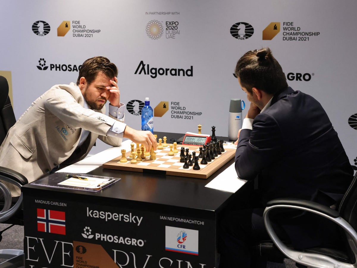 magnus carlsen embraces chaos in gripping draw with ian nepomniachtchi world chess championship 2021 the guardian