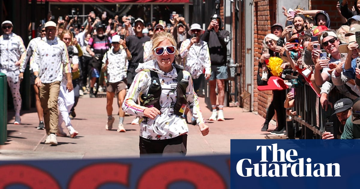 Rachel Entrekin becomes first woman to win Cocodona 250 ultramarathon and pets dogs along the way