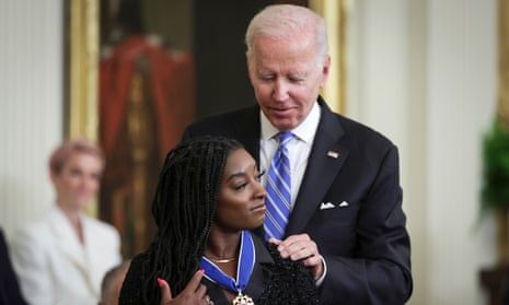 Joe Biden presents the medal to Simone Biles at the White House.