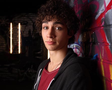 Nathan (Robert Sheehan).