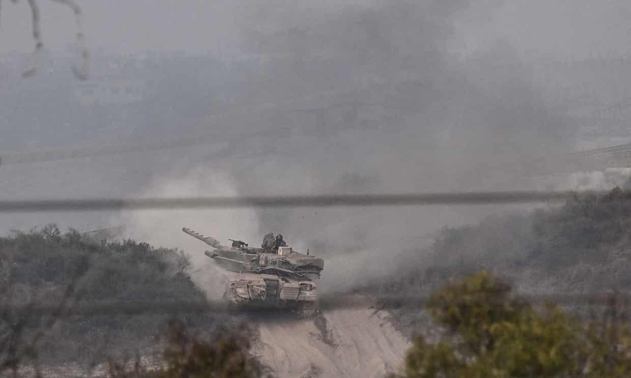 Israeli tanks on outskirts of Gaza City with key road cut (theguardian.com)