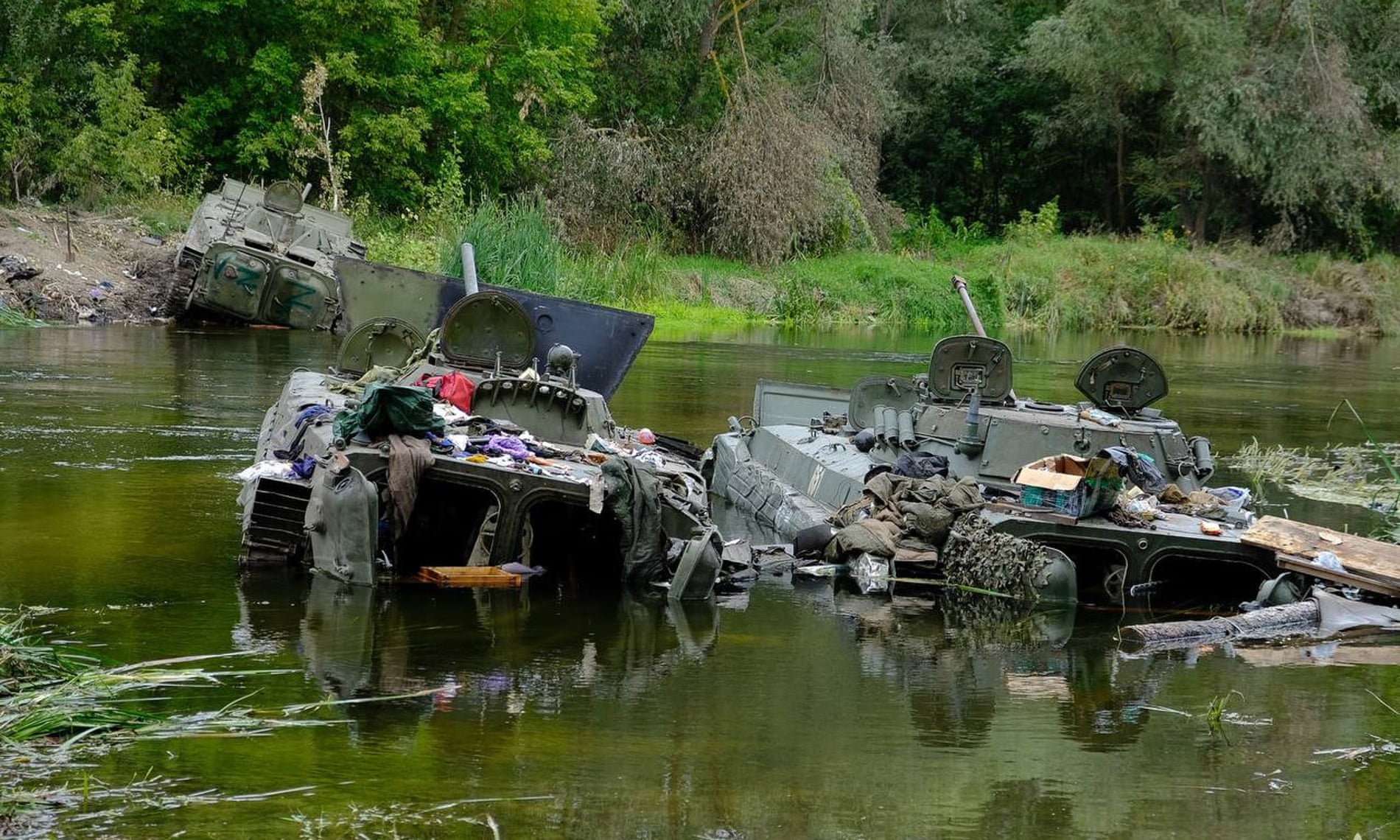 cliché UAF/AFP/Getty pour le Guardian Transports de troupe russes à gué