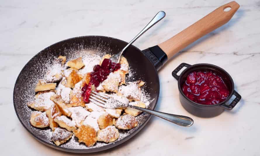 Kaiserschmarrn, icing-sugar-dusted pancakes