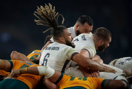 Chandler Cunningham-South of England shouts at teammates as England try a rolling maul near the Australian try line in November 2024