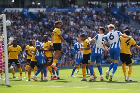 Lewis Dunk scores a header