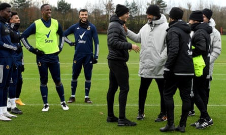 Raúl Jiménez visited his Wolves teammates on Wednesday for the first time since his head injury.