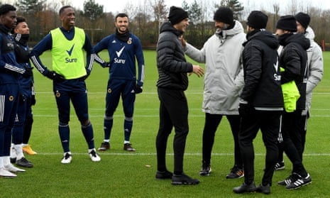 Raúl Jiménez visited his Wolves team-mates on Wednesday for the first time since his head injury.