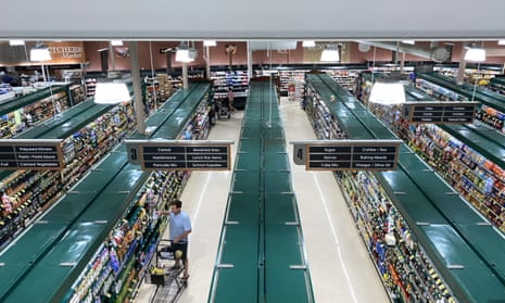 People shop at a supermarket in Arlington, Virginia, June 10, 2022. 