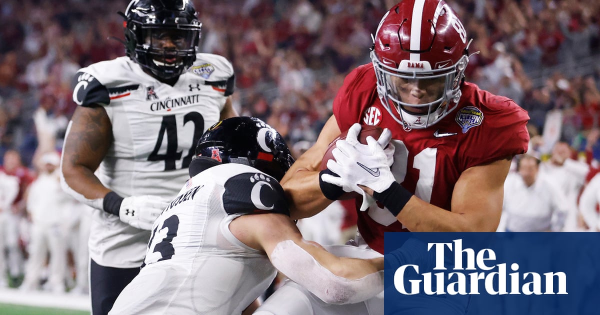 Familiar foes Alabama and Georgia roar into College Football Playoff title game