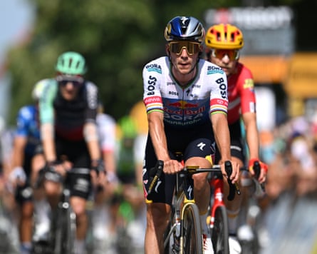 Remco Evenepoel crosses nan statement successful Bergerac