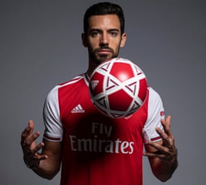 Pablo Marí apparently doing a Jedi trick with a ball.