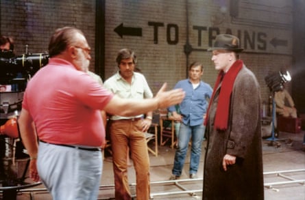 Leone directs Robert De Niro on the set of Grand Central Station, a sound stage at Cinecittà.