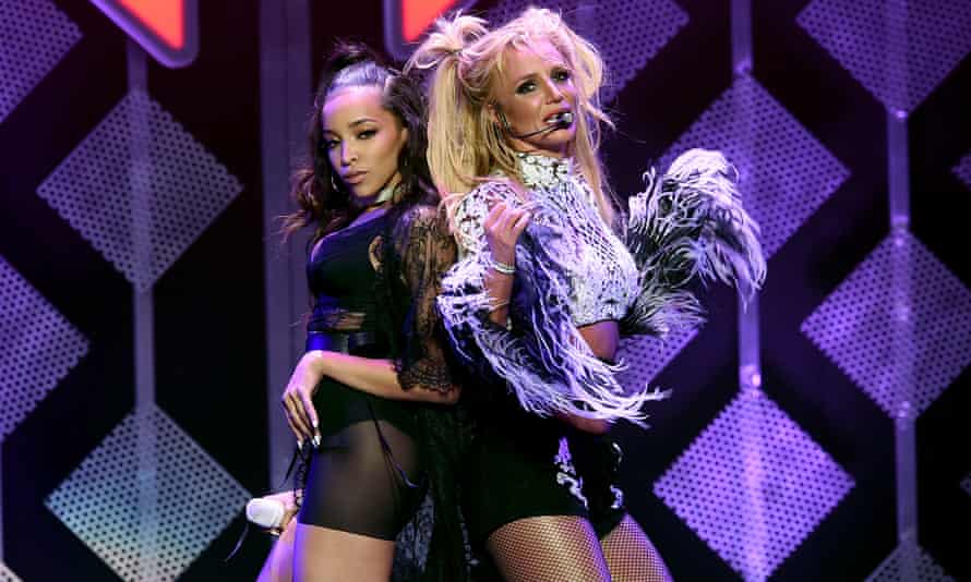 Tinashe performs with Britney Spears in December 2016.