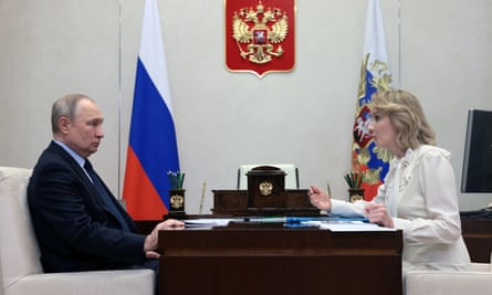 المفوض الرئاسي الروسي لحقوق الطفل ماريا لفوفا بيلوفا مع فلاديمير بوتين