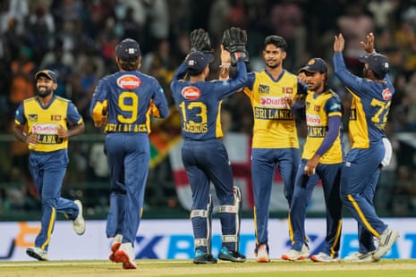 साल्ट के आउट होने के बाद पथिराना ने साथियों के साथ जश्न मनाया