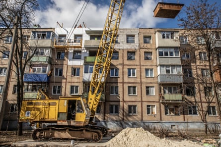 Lokasi konstruksi gedung apartemen di Kharkiv 