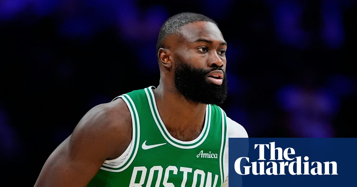 تداول فريق سلتكس تقارير تفيد بتبادل لاعب نهائيات NBA لعام 2024 MVP جيلين براون إلى فريق 76ers بعد أسابيع مضطربة. تداول فريق سلتكس تقارير تفيد بتبادل لاعب نهائيات NBA لعام 2024 MVP جيلين براون إلى فريق 76ers بعد أسابيع مضطربة.