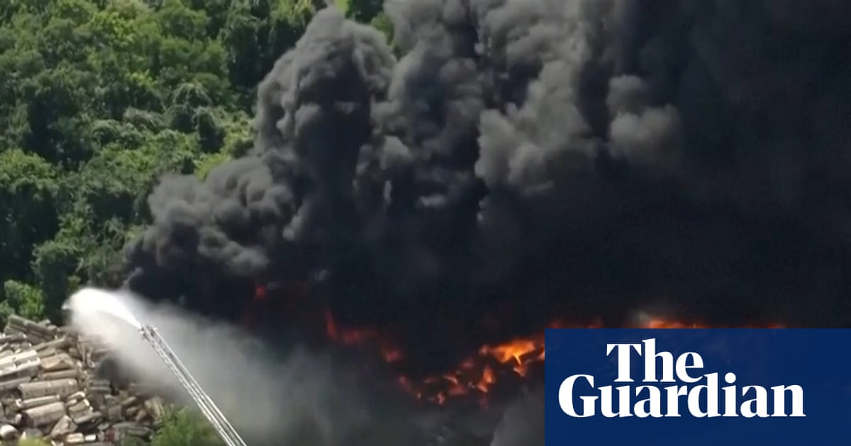 Firefighters Contain Major Industrial Blaze in Houston, Highlighting First Responder Resilience
