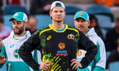 Australia's David Warner stands behind teammate Steve Smith