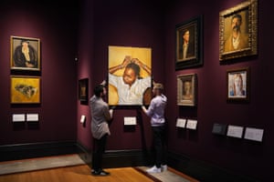Gallery technicians install Zipporah by Barbara Walker at the Fitzwilliam Museum