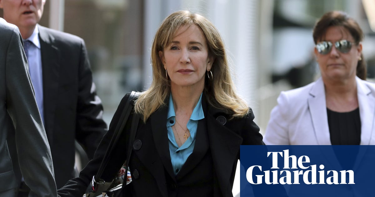 Abc Columbia Actresses Felicity Huffman Lori Loughlin Facebook