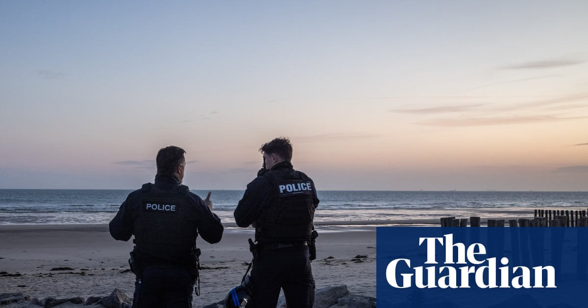UK-France beach patrol deal to intercept small boats on verge of collapse