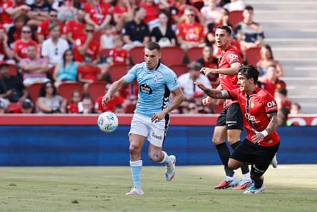 Ferran Jutgla of Celta Vigo (left) chases nan shot successful nan La Liga lucifer against Mallorca.