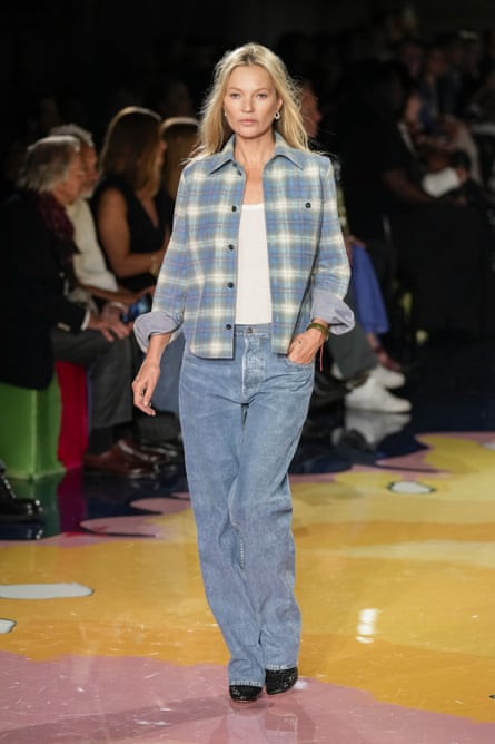 In an industry fixated on youth, why are 90s supermodels still so ...