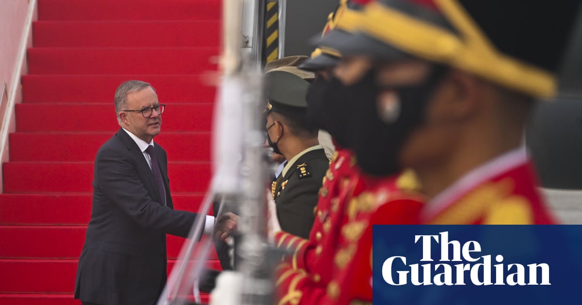 Anthony Albanese vows to strengthen Australia’s ties on official Indonesia visit