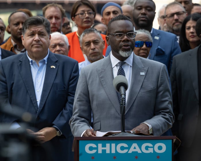 Chicago Mayor Defies Trump's Immigration Enforcement