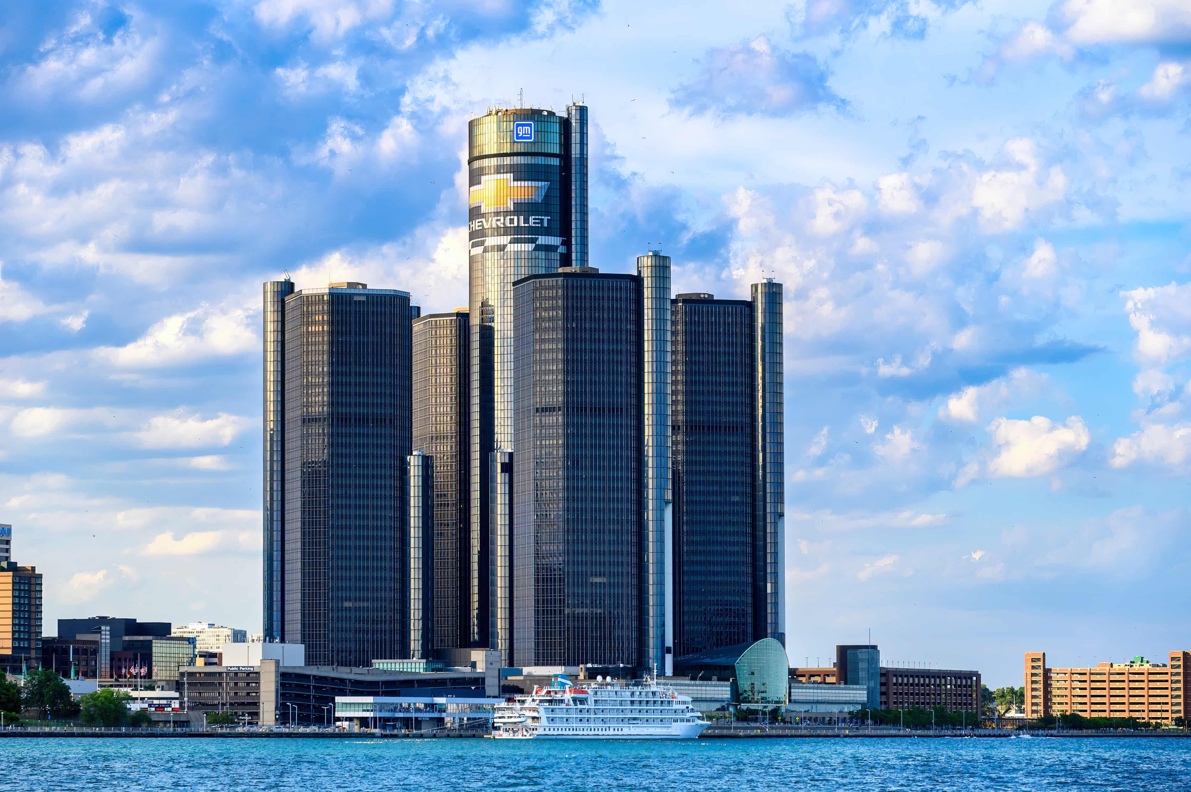 GM accused of ‘extortion’ over threat to tear down Detroit’s tallest skyscraper (theguardian.com)