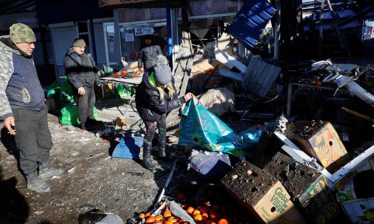 At least 25 killed in shelling at a market in Donetsk; fire at Russian liquefied natural gas producer (theguardian.com)