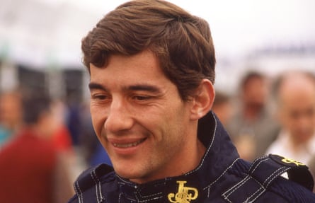 Ayrton Senna astatine nan 1985 Portuguese Grand Prix astatine Estoril.