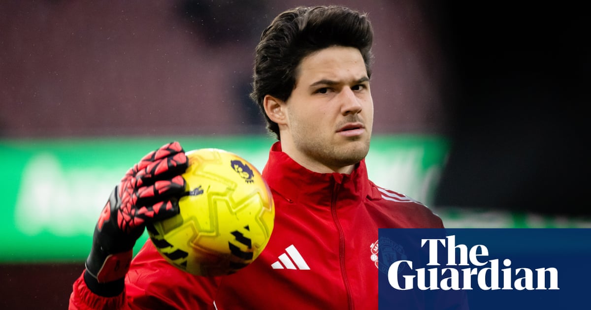 Senne Lammens stands tall amid the hurly-burly of United’s ‘war’ games