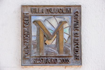 A close up of a Villa Mussolini plaque on the building