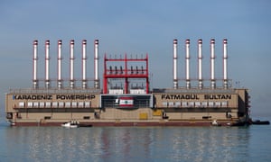 Một con tàu điện neo đậu ở Lebanon