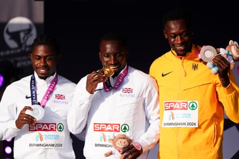 Romell Glave και Jeremiah Azu από τη Μεγάλη Βρετανία και Owen Ansah από τη Γερμανία, που κέρδισαν το χάλκινο.