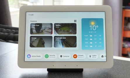 Widgets on the home screen of the Echo Hub