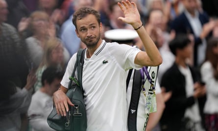 Alcaraz menghancurkan Medvedev untuk menyiapkan final Wimbledon impian bersama Djokovic |  Wimbledon 2023
 | KoranPrioritas.com