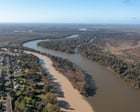 Legal stoush between NSW and commonwealth halts crucial water flows into Murray-Darling