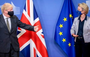 Perdana Menteri Inggris Boris Johnson dan Presiden Komisi Eropa Ursula von der Leyen pada 9 Desember 2020, sebelum jamuan makan malam pembicaraan pasca-Brexit.
