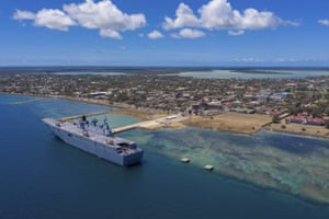 Noticias en vivo de Covid: New Zealand comenzará a reabrir la frontera este mes; Más parlamentarios conservadores presionan a Boris Johnson 1 El HMAS Adelaide atracó en Nuku'alofa, Tonga.