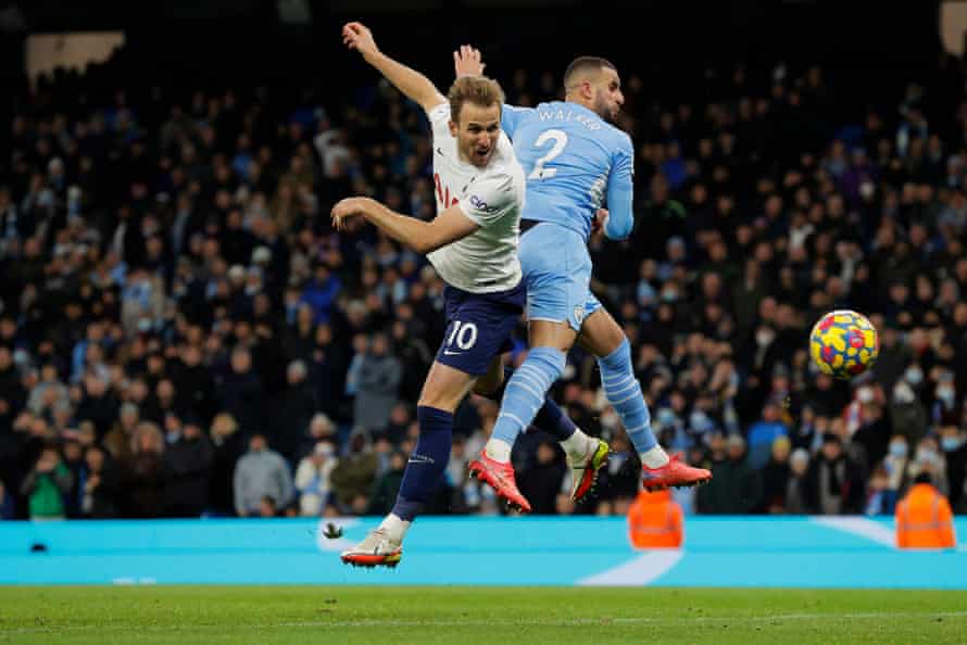 Harry Kane's header gives Tottenham dramatic 3-2 win at Manchester City | Premier League | The Guardian