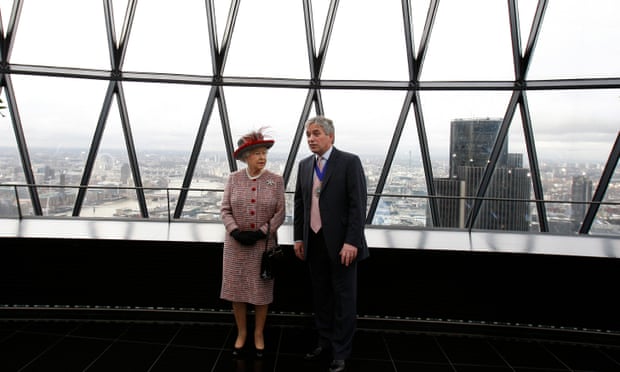 The Queen speaks to then Mayor of London Nick Anstee at a reception at 30 St Mary Axe, the Gherkin, in 2010.