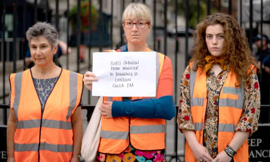 Members of Insulate Britain attempt to hand in a letter for Boris Johnson at Downing Street