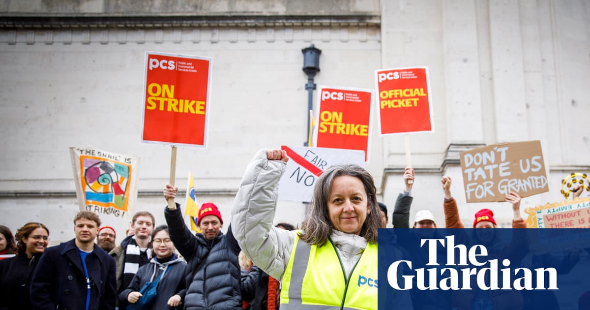 Tate Modern Strike: Workers Walk Out Over Pay & Cost of Living Tate Modern Strike: Workers Walk Out Over Pay & Cost of Living